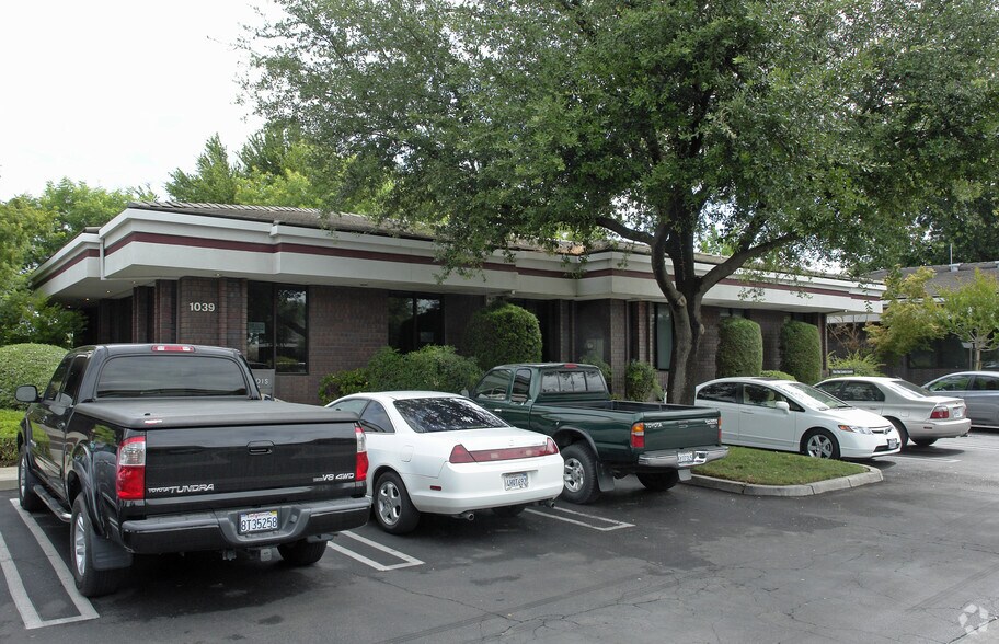 Primary Photo Of 1037-1039 N Demaree Rd, Visalia Office For Lease