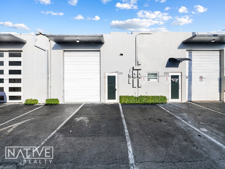 More Photos Of 1229-1231 NE 9th Ave, Fort Lauderdale Flex For Lease