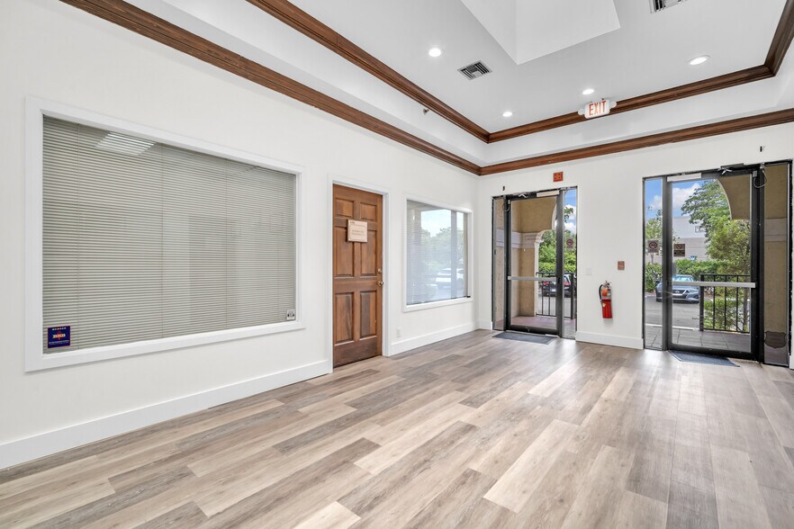 More Photos Of 1700 N Dixie Hwy, Boca Raton Office For Lease