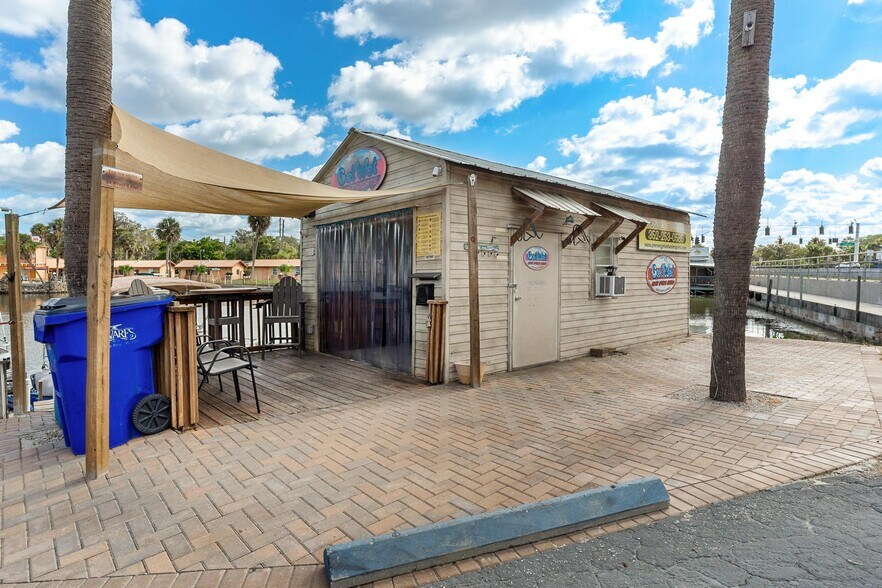 More Photos Of 1006 W Burleigh Blvd, Tavares General Retail For Sale