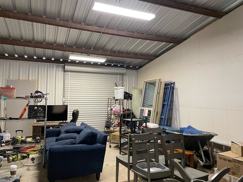 More Photos Of 2118 Mannix Dr, San Antonio Showroom For Sale