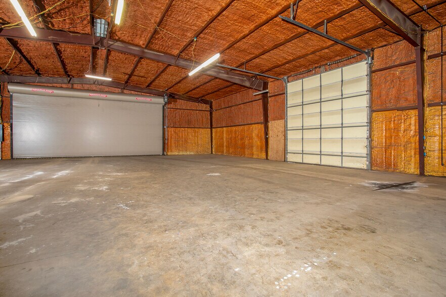 More Photos Of 15503 TX-110, Whitehouse Warehouse For Lease