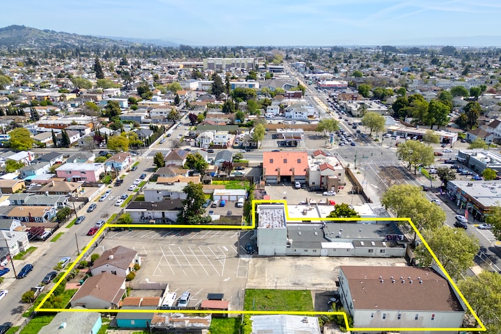 More Photos Of 9629 Holly St, Oakland Religious Facility For Sale