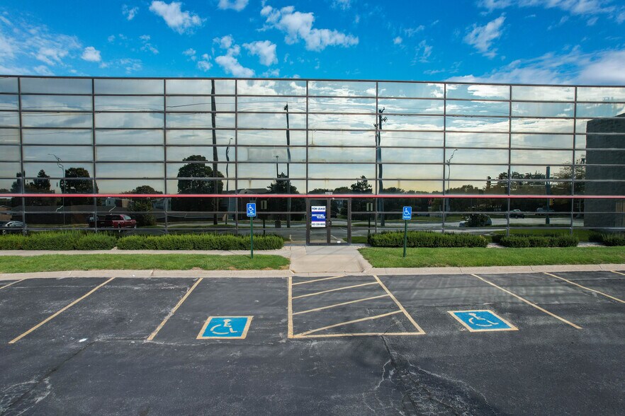 More Photos Of 11105-11147 Mockingbird Dr, Omaha Warehouse For Lease