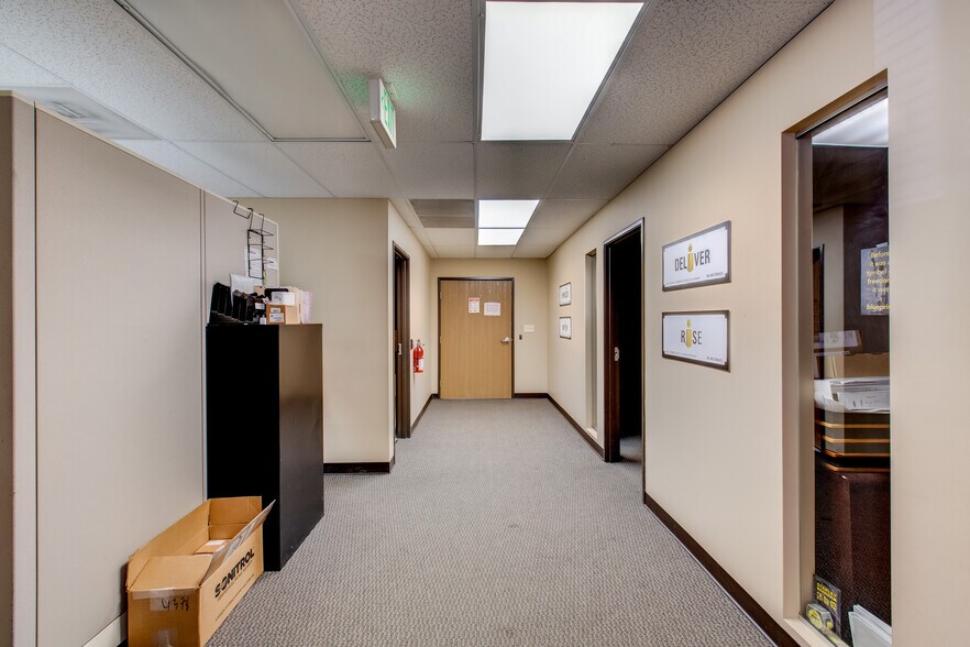 More Photos Of 7399 S Tucson Way, Centennial Flex For Lease