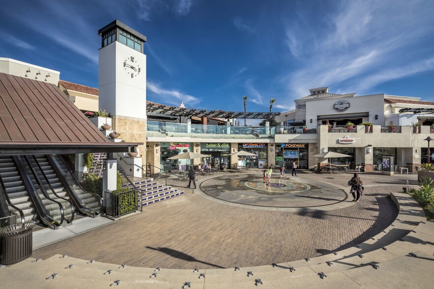 More Photos Of 3433-3545 Del Mar Heights Rd, San Diego Unknown For Lease