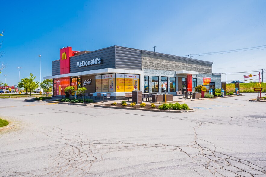 More Photos Of 570 Mont Pionniers, Terrebonne Unknown For Lease