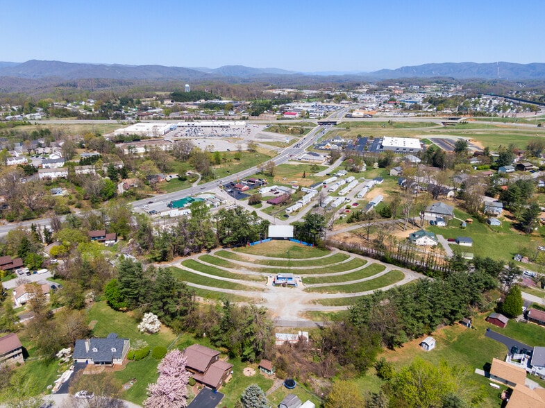 More Photos Of 275 Starlight Dr, Christiansburg Theater Concert Hall For Sale