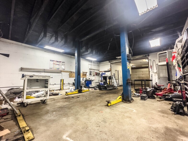 More Photos Of 7030 Gratiot Ave, Saint Clair Service For Sale