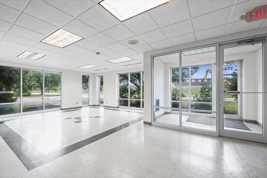 More Photos Of 37401 Stevens Blvd, Willoughby Flex For Lease