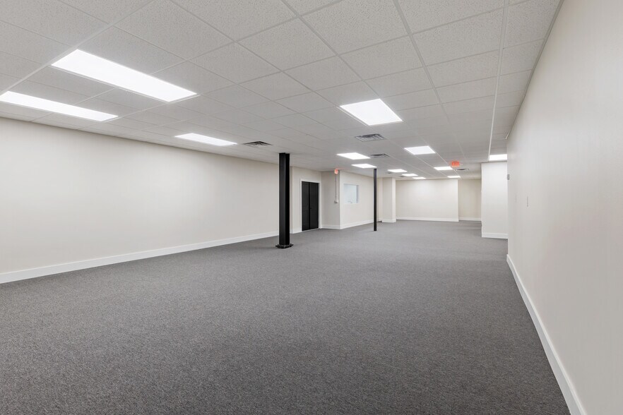 More Photos Of 4200-4202 Wiley Post Rd, Addison Warehouse For Sale