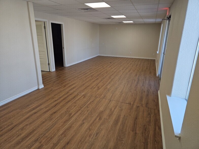 More Photos Of 810 E Main Ave, Robstown Office For Sale