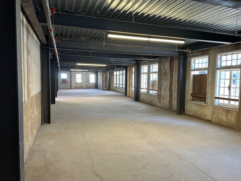 More Photos Of 302 W Monroe St, Phoenix Religious Facility For Lease