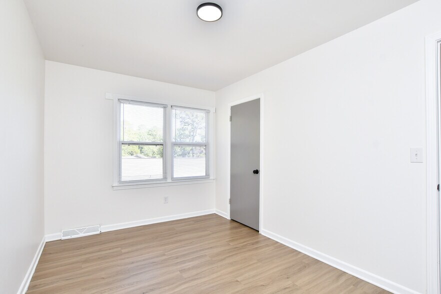 More Photos Of 1114 N Franklin Rd, Greenville Apartments For Sale