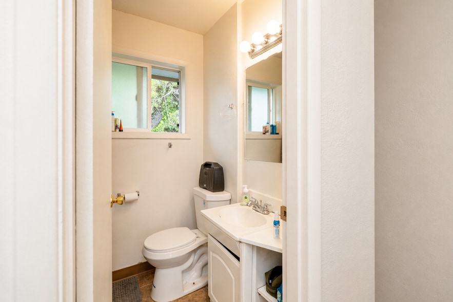 More Photos Of 310 McNary Ave NW, Salem Multifamily For Sale