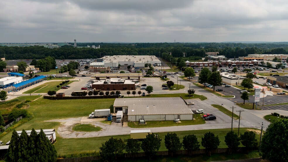 More Photos Of 10 Hendrix Dr, Greenville Flex For Lease