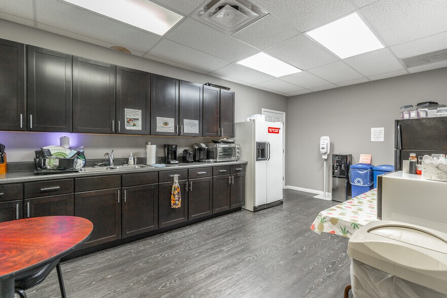 More Photos Of 1899 Dayton Blvd, Chattanooga Flex For Sale