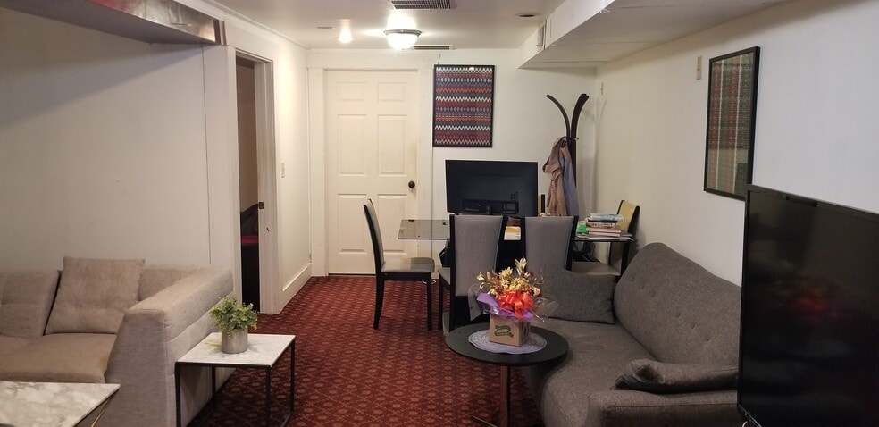 More Photos Of 2605 E Cherry St, Seattle Restaurant For Sale