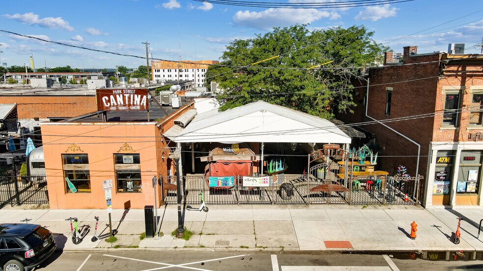 More Photos Of 491 Park St, Columbus Bar For Lease