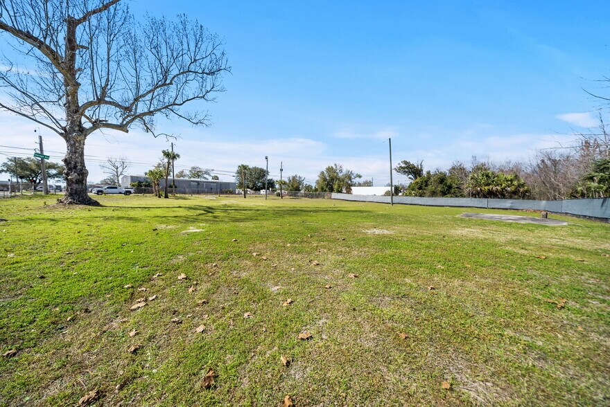 More Photos Of 2135 E 5th St, Panama City Flex For Sale