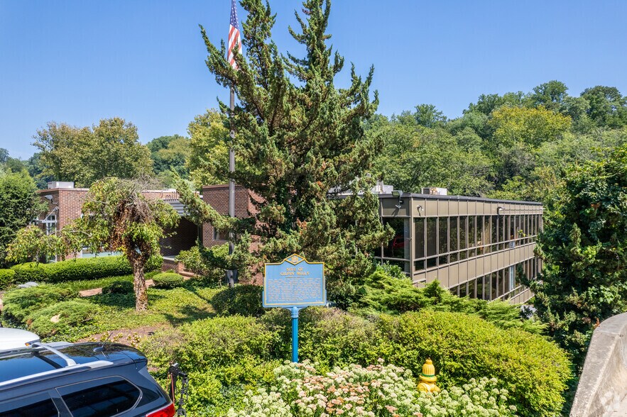 More Photos Of 3 Mill Rd, Wilmington Unknown For Lease