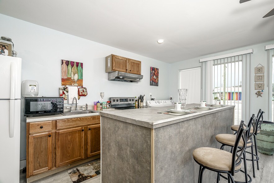 More Photos Of 100 E Fort Macon Rd, Atlantic Beach Restaurant For Sale