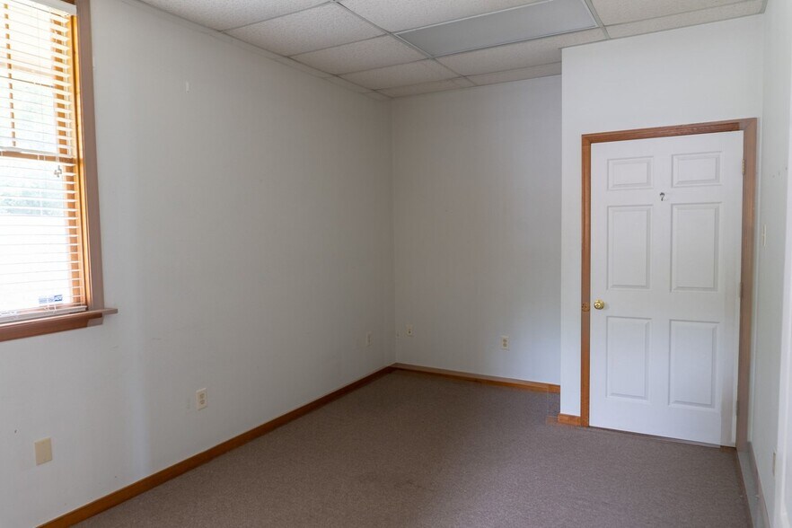 More Photos Of 4794 Finlay St, Richmond Office For Sale