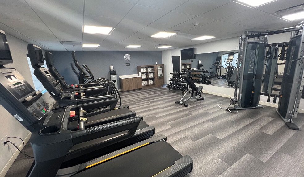 More Photos Of 7418 Washington Ave, Mount Pleasant Hotel For Sale