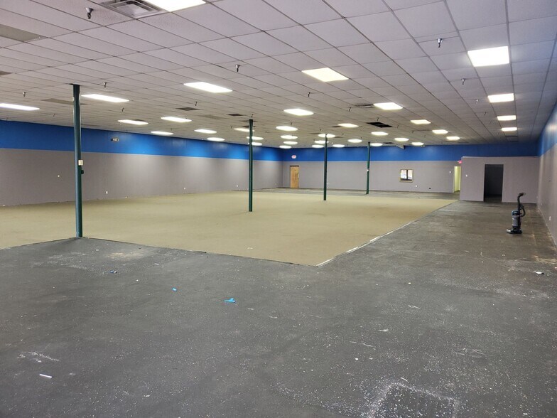 More Photos Of 2921 S Orlando Dr, Sanford General Retail For Lease