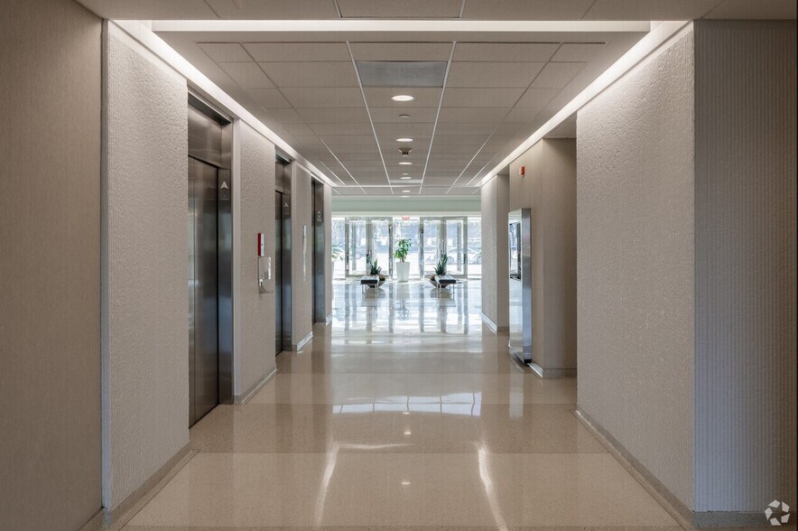 More Photos Of 1111 E Touhy Ave, Des Plaines Unknown For Lease