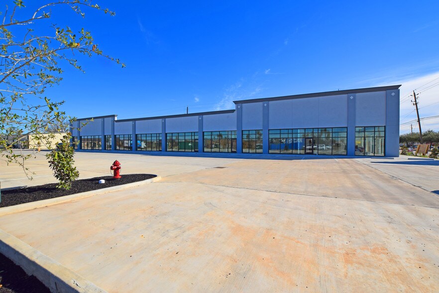 More Photos Of 7407 Spencer Hwy, Pasadena General Retail For Sale