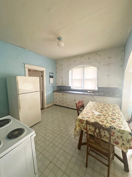 More Photos Of 1001 Crawford St, Tilden Specialty For Sale