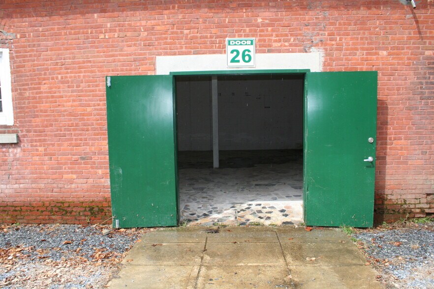 More Photos Of 210-211 Cottage St, Poughkeepsie Warehouse For Lease