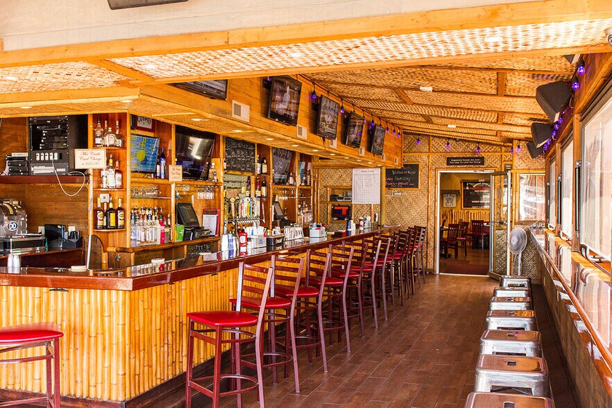 More Photos Of 116 Division St, Patchogue Freestanding For Sale