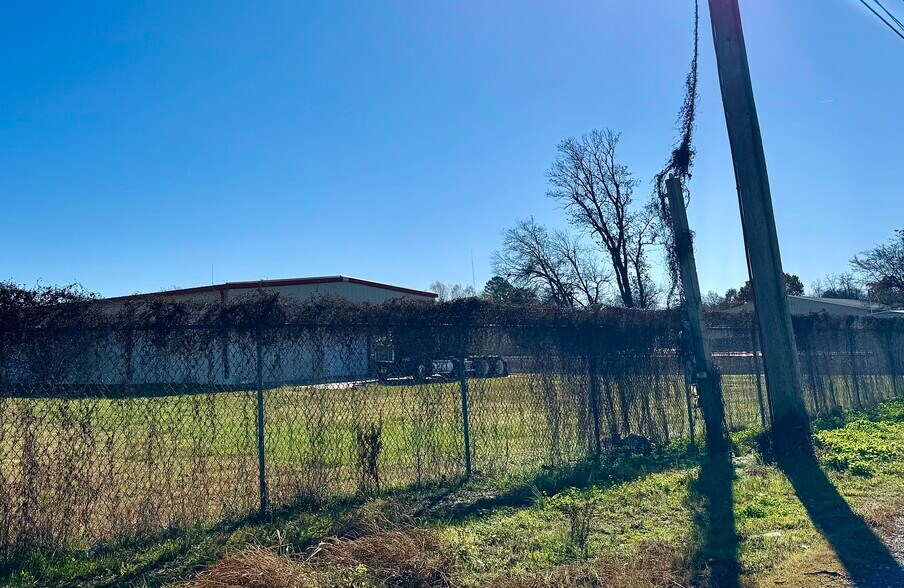 More Photos Of 100 Culberhouse st, Jonesboro Warehouse For Sale