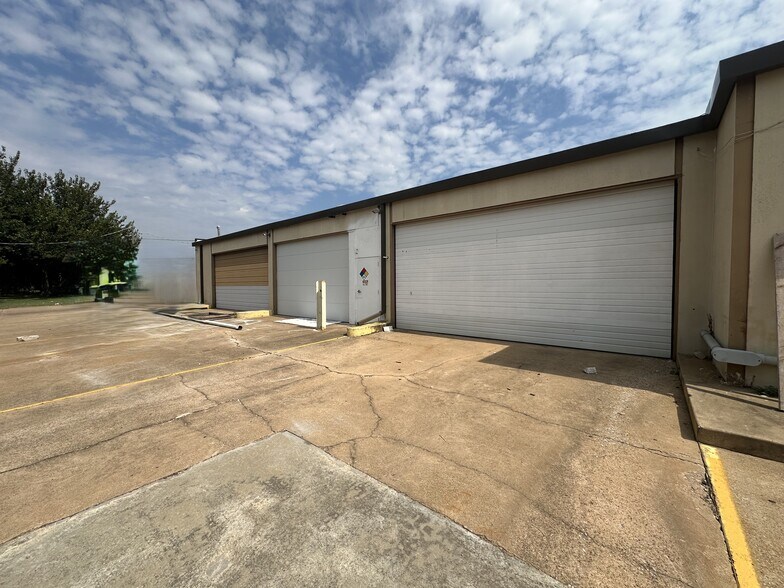 More Photos Of 1219-1223 N Broadway Ave, Moore General Retail For Lease