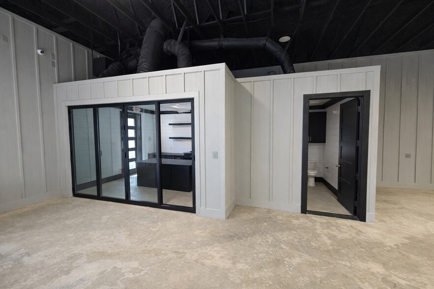 More Photos Of 7726 Harwell St, White Settlement Industrial For Lease