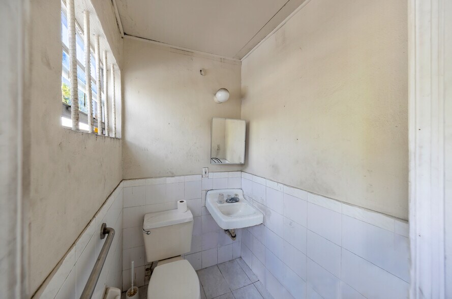 More Photos Of 11300 SW 208th Dr, Miami Service For Sale