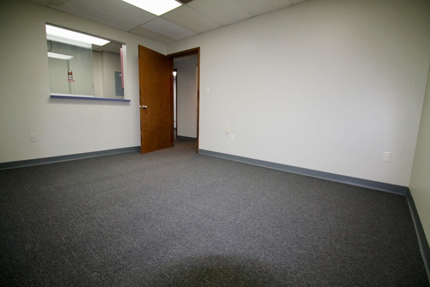 More Photos Of 1900 Murray Ave, Pittsburgh Office For Lease