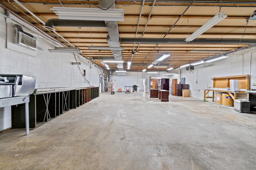 More Photos Of 8028 Newark Rd, Mount Vernon Industrial For Sale