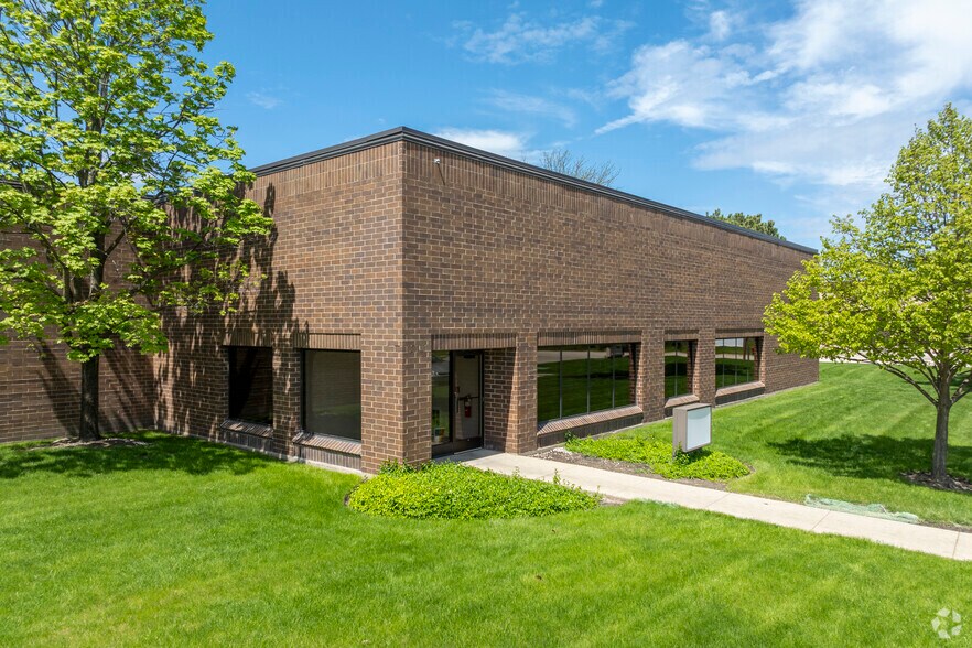 More Photos Of 1405-1495 Busch Pky, Buffalo Grove Research And Development For Lease