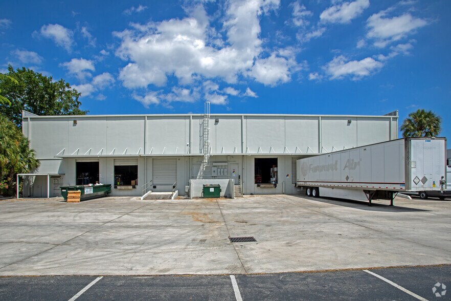 More Photos Of 1031-1033 SW 30th Ave, Deerfield Beach Manufacturing For Lease