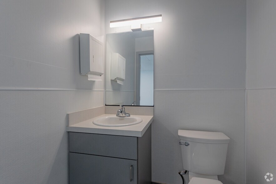 More Photos Of 2910-2960 Scott Blvd, Santa Clara Light Distribution For Lease
