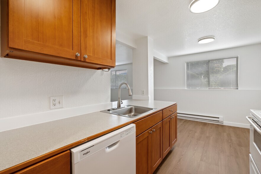 More Photos Of 712 N 143rd St, Seattle Apartments For Sale