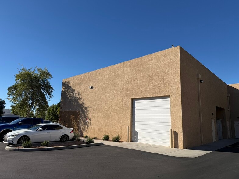 More Photos Of 4836 E Indigo St, Mesa Warehouse For Lease