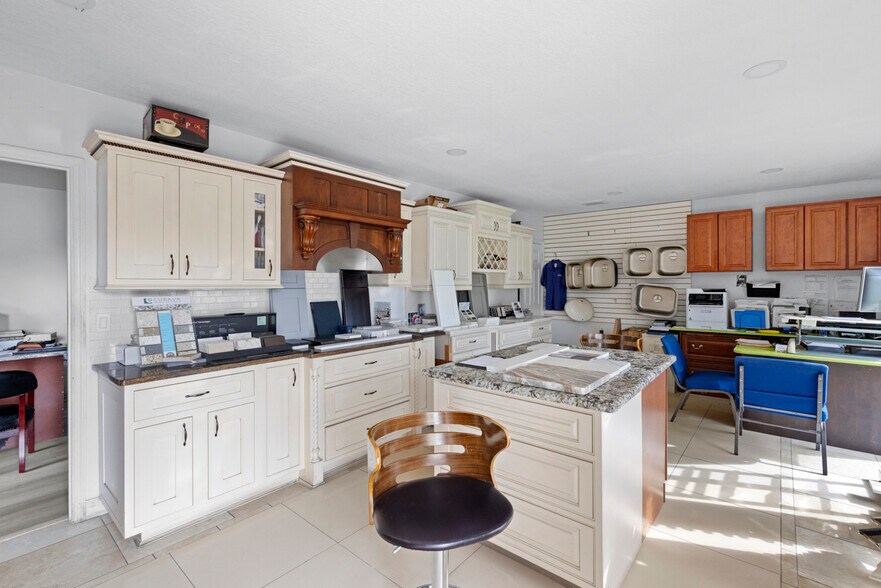 More Photos Of 1593 SE Village Green Dr, Port Saint Lucie Warehouse For Sale