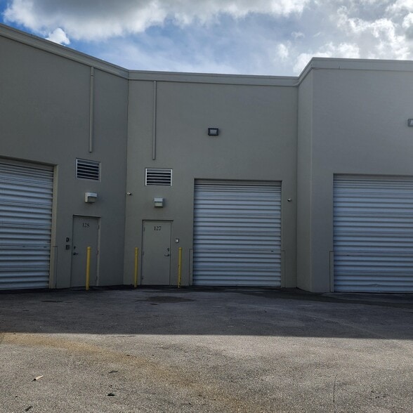 More Photos Of 11231 NW 20th St, Miami Warehouse For Lease