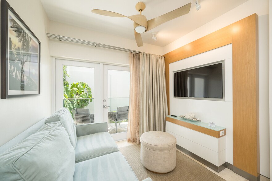 More Photos Of 1401 Simonton St, Key West Hotel For Sale