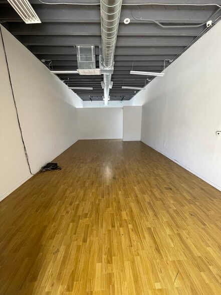More Photos Of 4325-4327 Woodman Ave, Sherman Oaks Storefront Retail Office For Lease