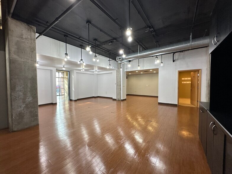 More Photos Of 4 S Linn St, Iowa City Office For Lease